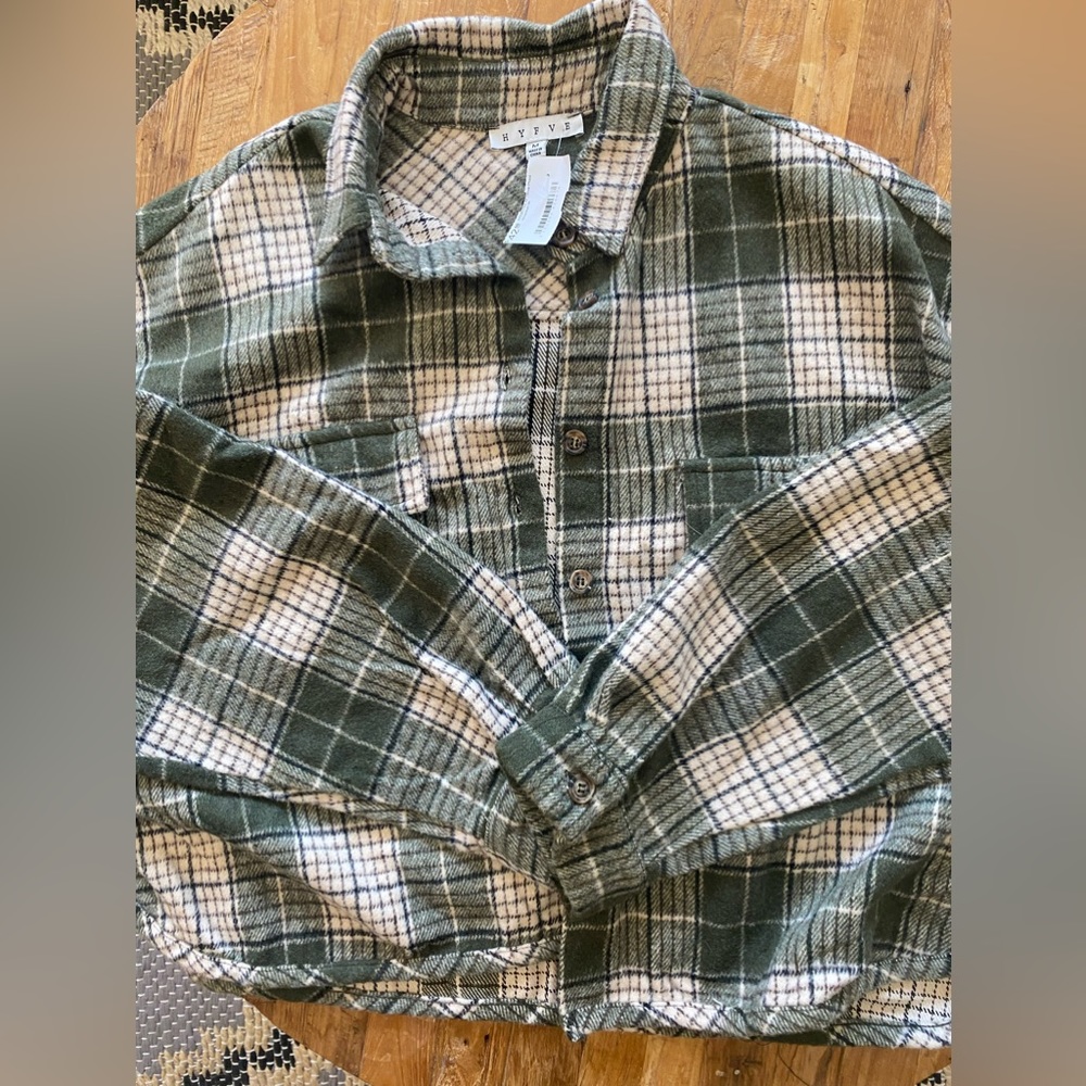 NWT HYFVE medium olive plaid shacket (cropped)